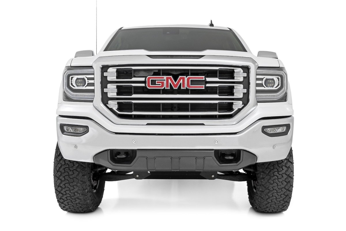 GMC Sierra 1500 Suspension Lift Kit - Rough Country - 7 Inch Stamped Steel LCA, Forged UCA, M1 Struts - '16-'18